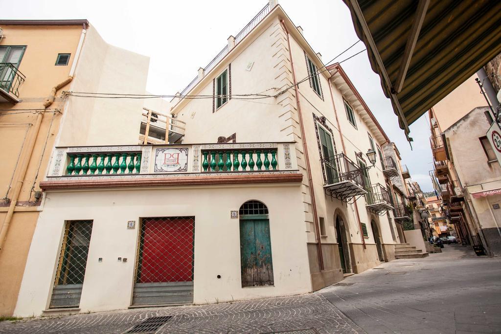 Palazzo Pagliaro Santo Stefano di Camastra Exterior foto