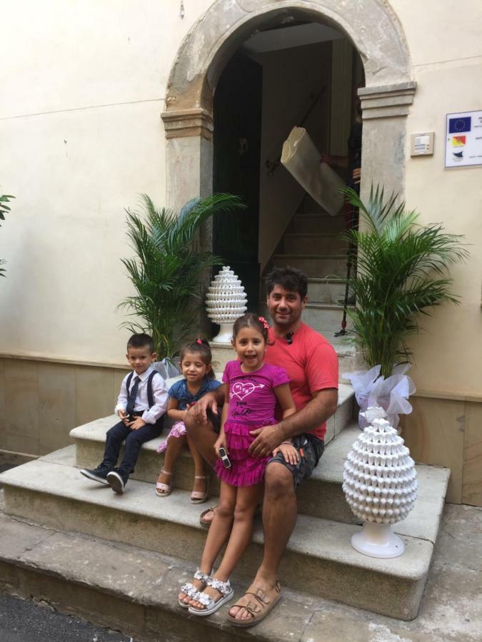 Palazzo Pagliaro Santo Stefano di Camastra Exterior foto